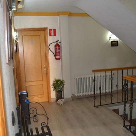 Hostal Don Juan I Alcalá de Henares Exteriér fotografie