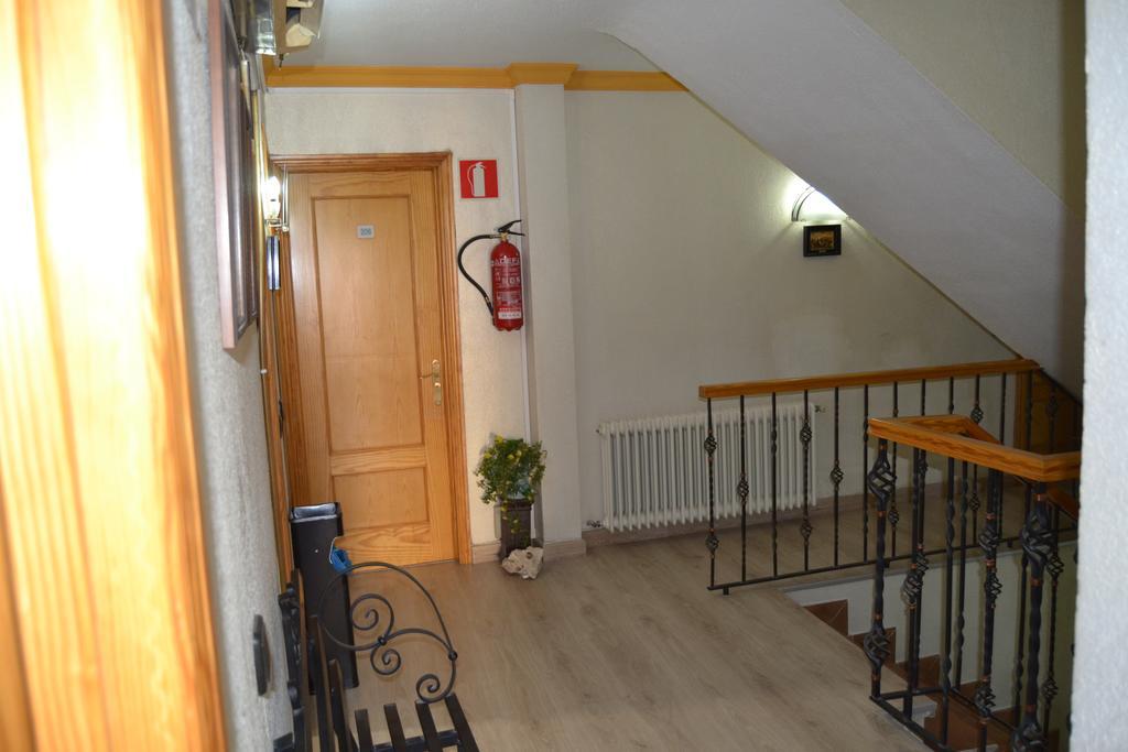 Hostal Don Juan I Alcalá de Henares Exteriér fotografie