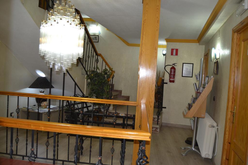 Hostal Don Juan I Alcalá de Henares Exteriér fotografie