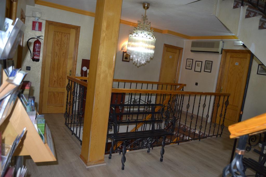 Hostal Don Juan I Alcalá de Henares Exteriér fotografie