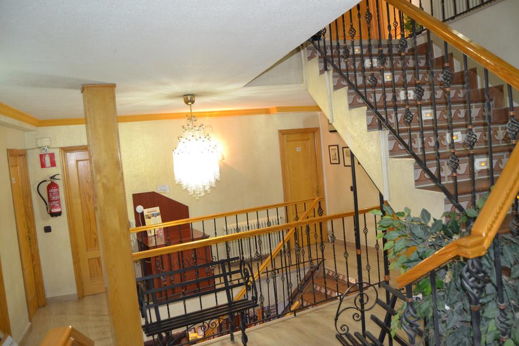Hostal Don Juan I Alcalá de Henares Exteriér fotografie
