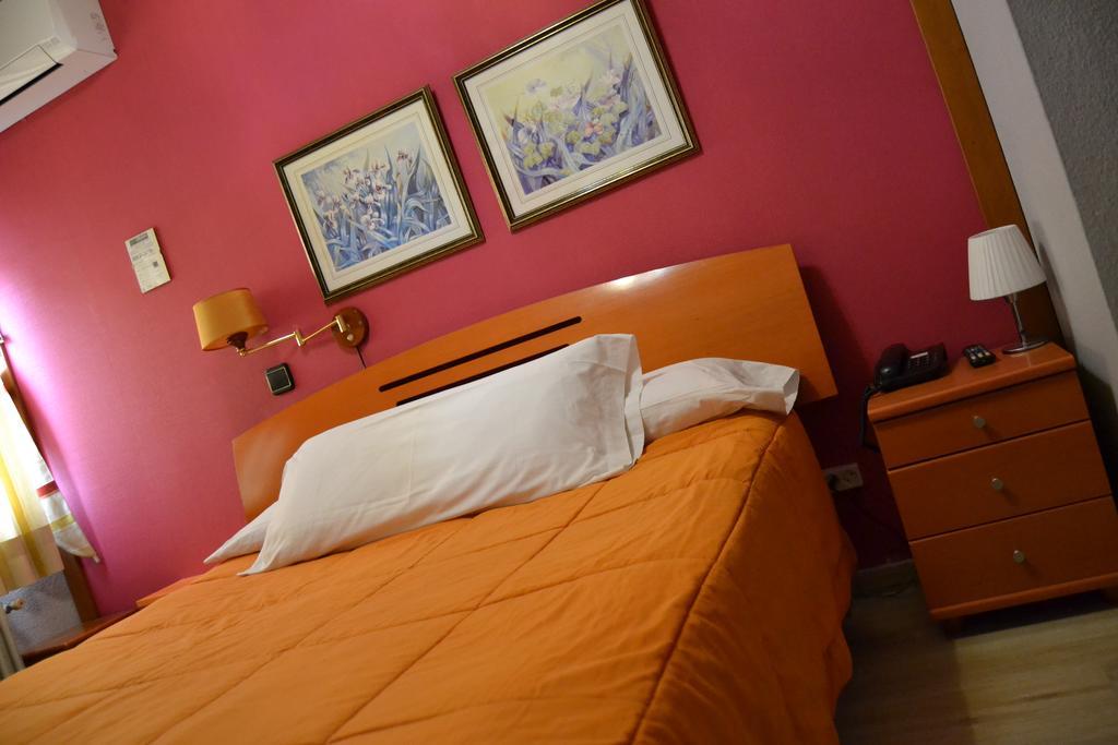 Hostal Don Juan I Alcalá de Henares Exteriér fotografie