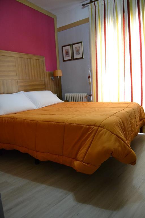 Hostal Don Juan I Alcalá de Henares Exteriér fotografie