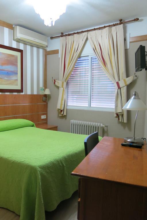 Hostal Don Juan I Alcalá de Henares Exteriér fotografie