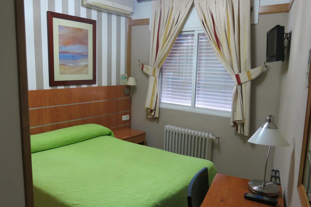 Hostal Don Juan I Alcalá de Henares Exteriér fotografie